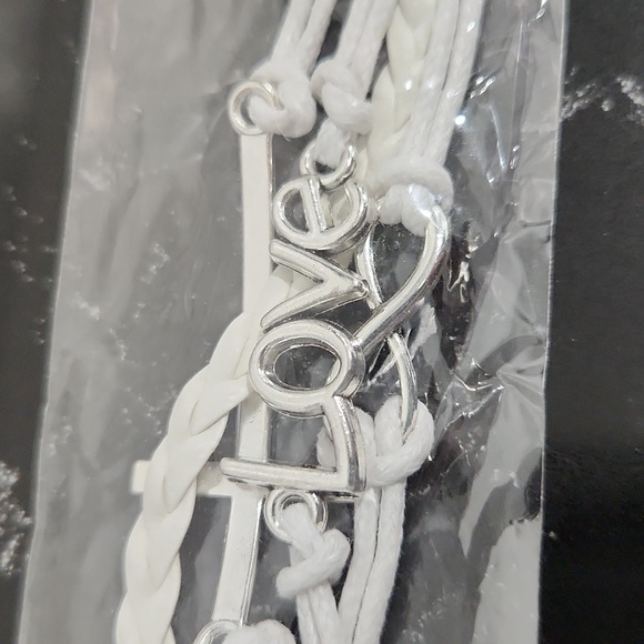 🔵 PU Leather & Alloy LOVE Bracelet - Picture 2 of 3